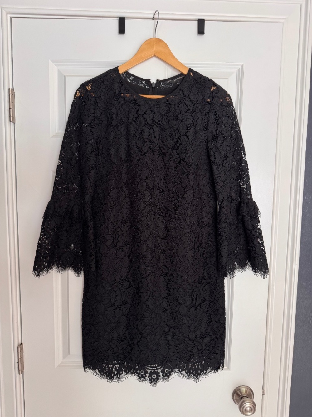 Banana Republic 3/4 Bell Sleeve Black Lace Sleeve Shift Dress. Size 2